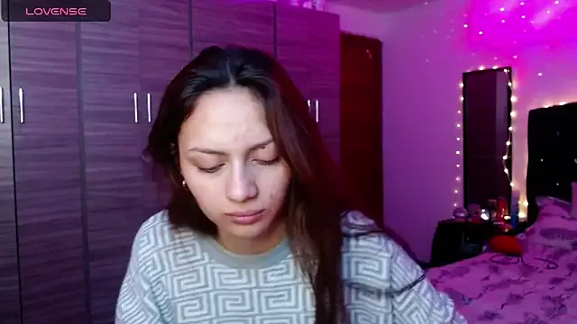 Holy_juli from StripChat