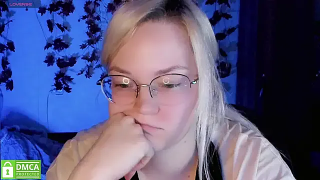 HoneyDazzle from StripChat is Freechat