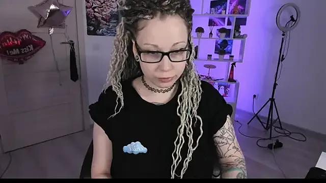 HoneySallyMoore from StripChat is Freechat