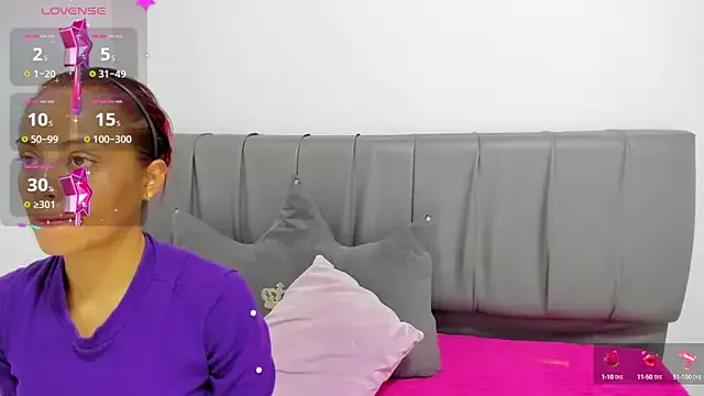 HoollyHendrix from StripChat is Freechat