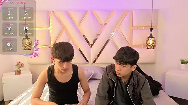 Hoot_boyss from StripChat
