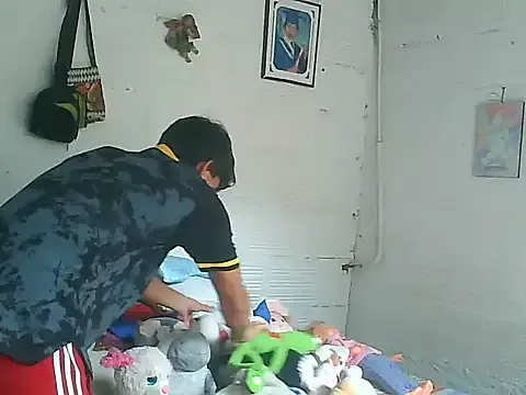 Girls: try live performances with matured performers, from dancing to quirks, in a variety of beautiful sex cams.