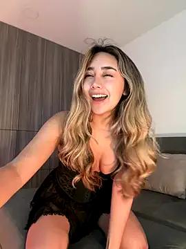 Hornyholly__ from StripChat is Freechat