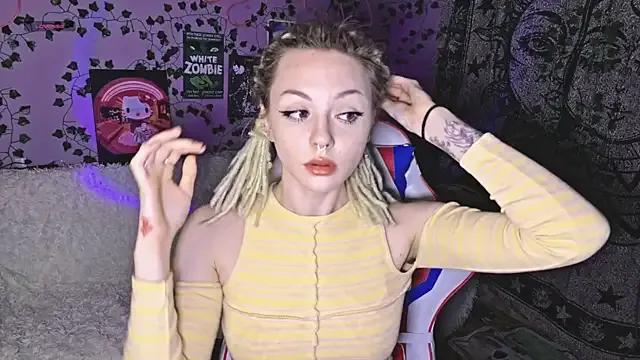 hotbeathoney from StripChat is Freechat