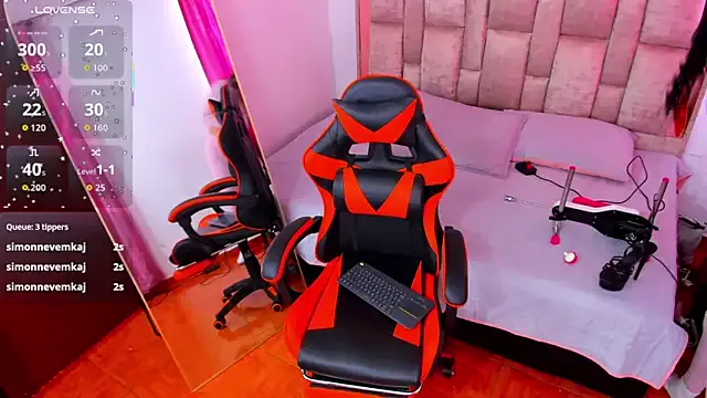 HotSummer8 from StripChat is Freechat