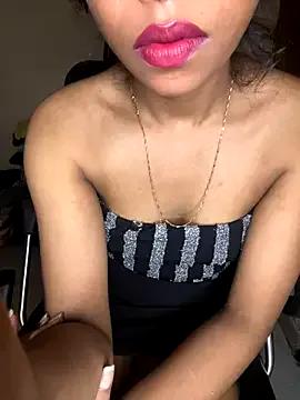 hottiexxxmexxx from StripChat is Freechat