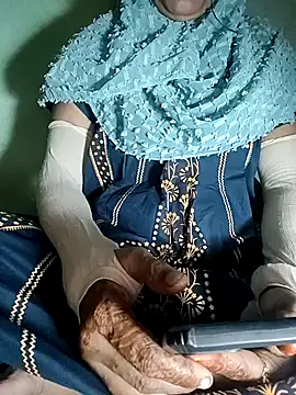 Hotty-Monaa from StripChat