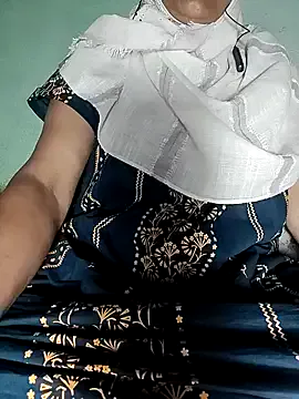 Hotty-Monaa from StripChat is Freechat