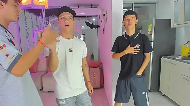 Girls: try live performances with matured performers, from dancing to quirks, in a variety of beautiful sex cams.