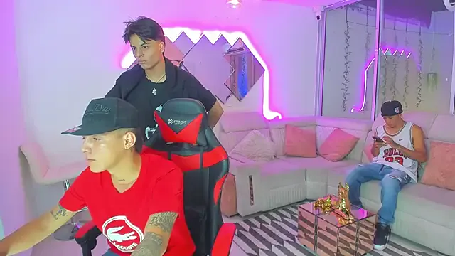 Houseofwarrios from StripChat is Freechat