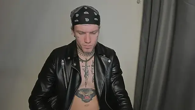 Huntall77 from StripChat is Freechat