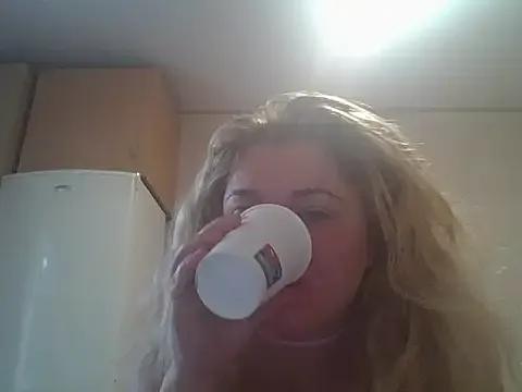 HurricaneCathrine from StripChat is Freechat
