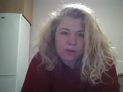 HurricaneCathrine from StripChat is Freechat