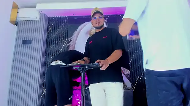 Iam_Steven from StripChat is Freechat