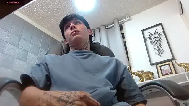 Iantwink18 from StripChat is Freechat