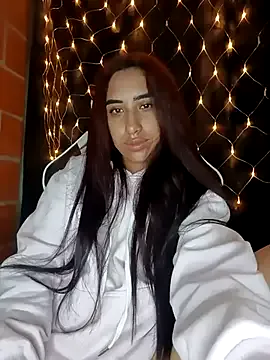 ifeelverywet_andhot from StripChat is Freechat