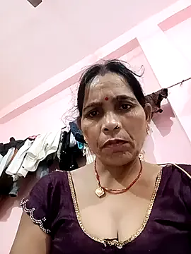 Indiangueen from StripChat is Freechat