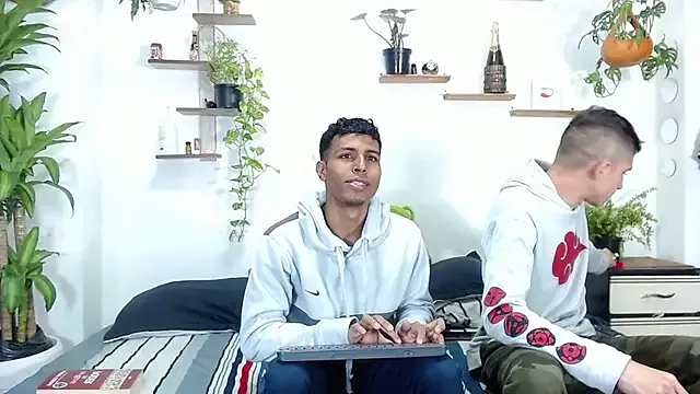 Interracial_Snow_Bunny from StripChat is Freechat