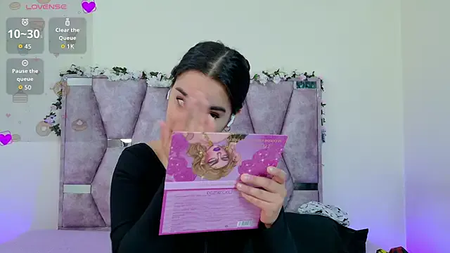 Iris_mandarinne from StripChat is Freechat