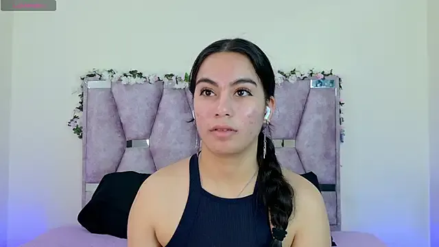 Iris_mandarinne from StripChat is Freechat