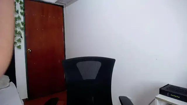 isabel_09 from StripChat is Freechat