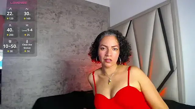 Isabella-Rosssi from StripChat is Freechat