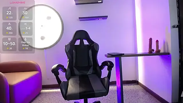 Isabella-Rosssi from StripChat is Freechat