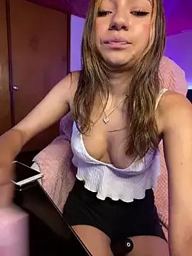 Isabella18_pink from StripChat is Freechat