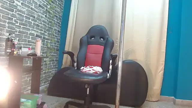 Isabella_rosssi from StripChat is Freechat