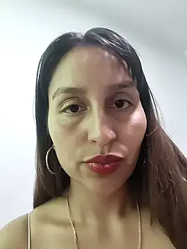 IsabellaaSwann from StripChat is Freechat