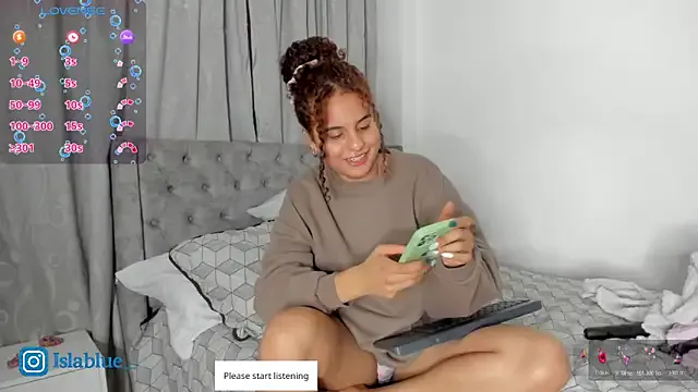 Islaa_Bluee from StripChat is Freechat