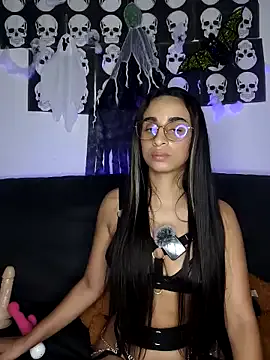 issis22 from StripChat is Freechat