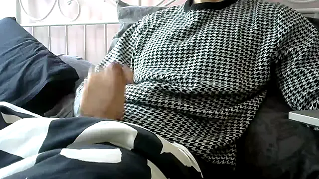 Italianmonsterd from StripChat is Freechat