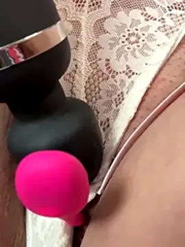 IvorySnowW from StripChat is Freechat