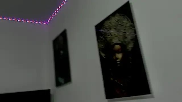 Izzy_cum from StripChat