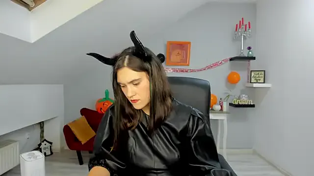 IzzyMonro from StripChat is Freechat