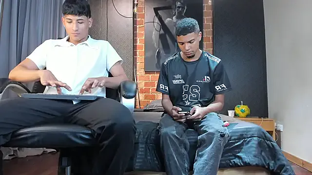 Girls: try live performances with matured performers, from dancing to quirks, in a variety of beautiful sex cams.