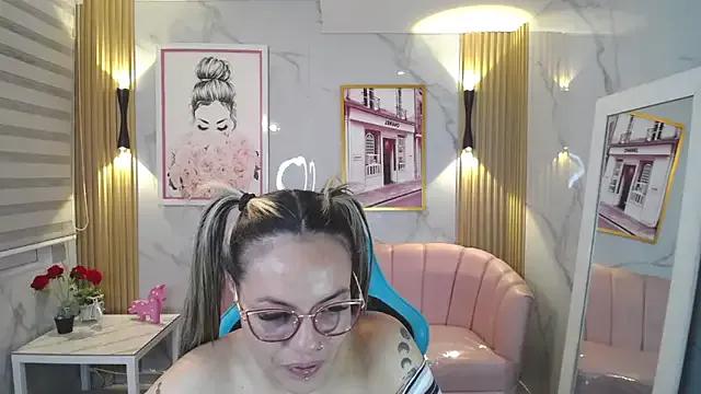 Jade_Jones_a from StripChat is Freechat
