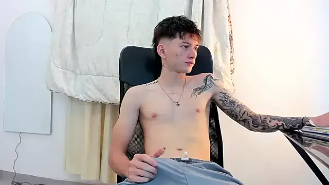 jake_kylee from StripChat is Freechat