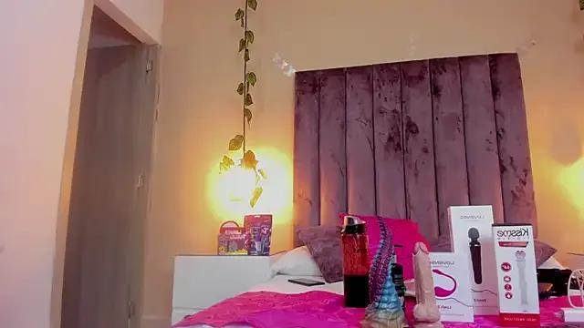 Jasmine_Wolf from StripChat is Freechat