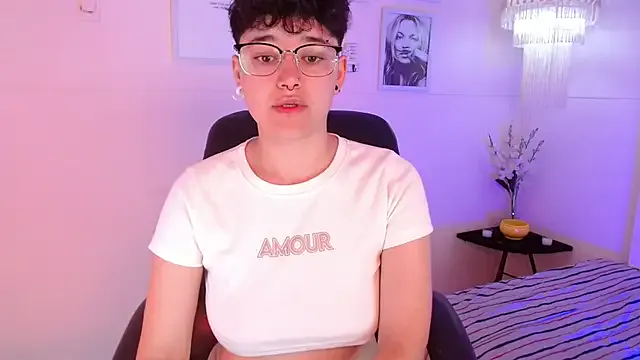 Girls: try live performances with matured performers, from dancing to quirks, in a variety of beautiful sex cams.