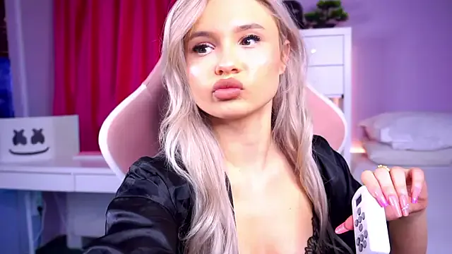 JessyBelle from StripChat is Freechat