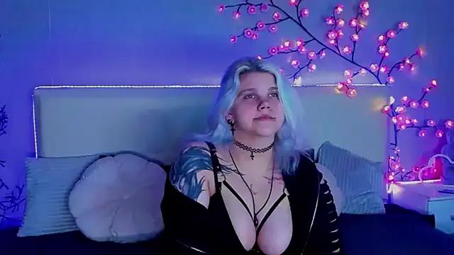 JoannLowe from StripChat is Freechat