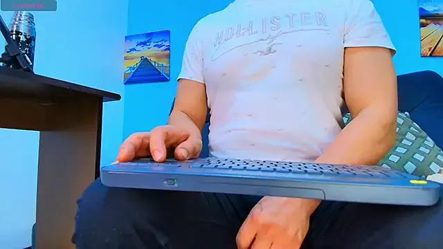 juanses_n_toro from StripChat is Freechat