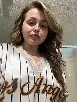 JuicyExxxperience from StripChat is Freechat