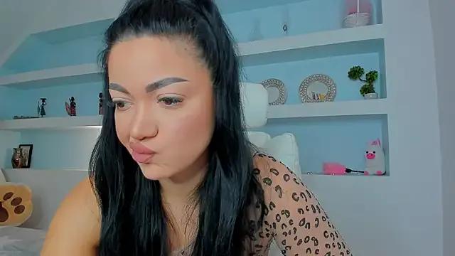 juicyjulie_ from StripChat is Freechat