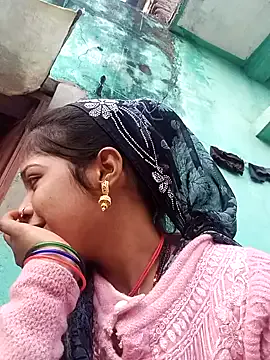 Juli_pande from StripChat is Freechat