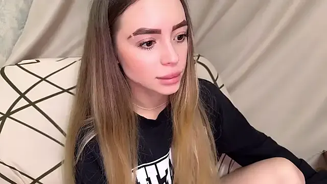 Juliamiracle from StripChat is Freechat