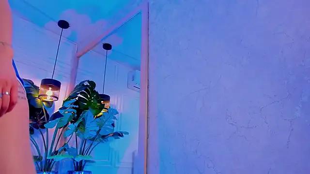 Juliana_Suarezz from StripChat is Freechat
