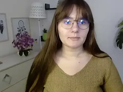 Julie_Diamond from StripChat is Freechat